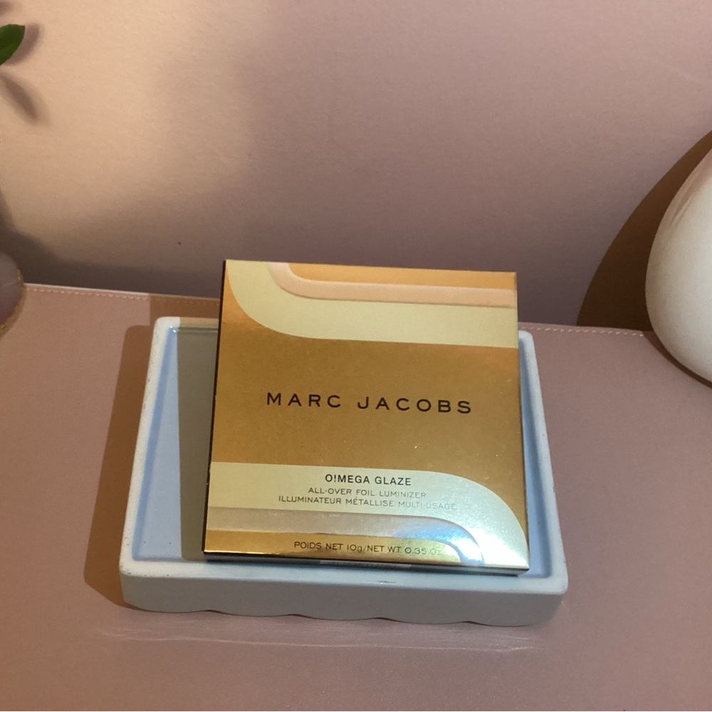 Marc Jacobs Omega Glaze in Shimmering Gold